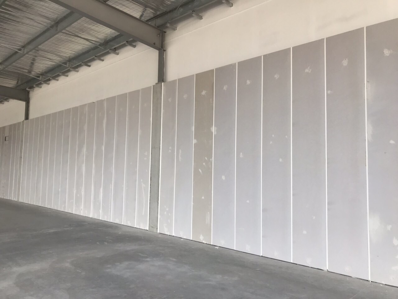 Ưu Nhược Điểm Của Tấm Tường ALC – Giải Pháp Xây Dựng Hiện Đại, Hiệu Quả Và Bền Vững