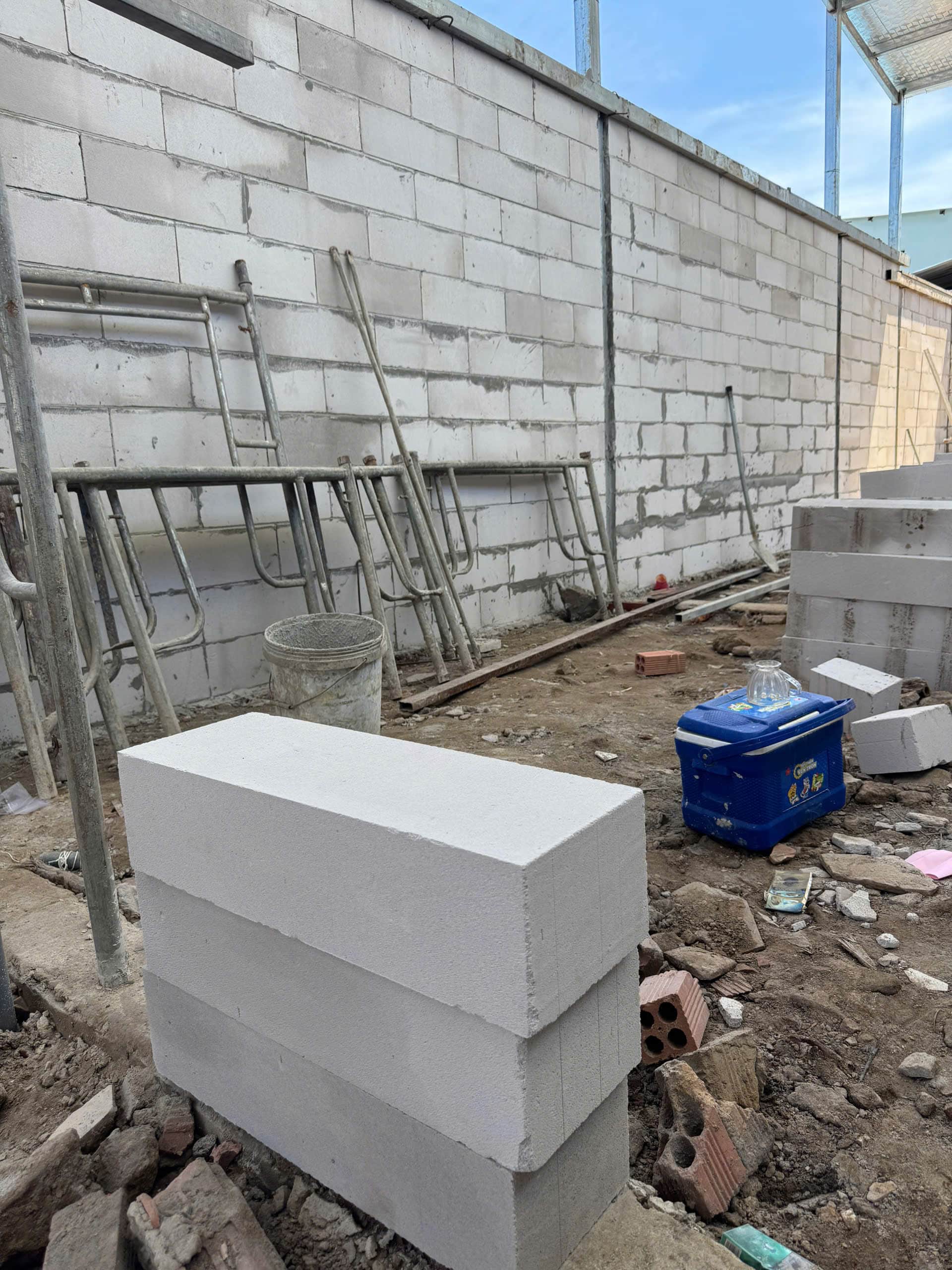 Thi công tường bê tông khí AAC tại Quảng Ninh – Giải pháp xây dựng nhẹ, cách nhiệt cho nhà ở và công trình lớn